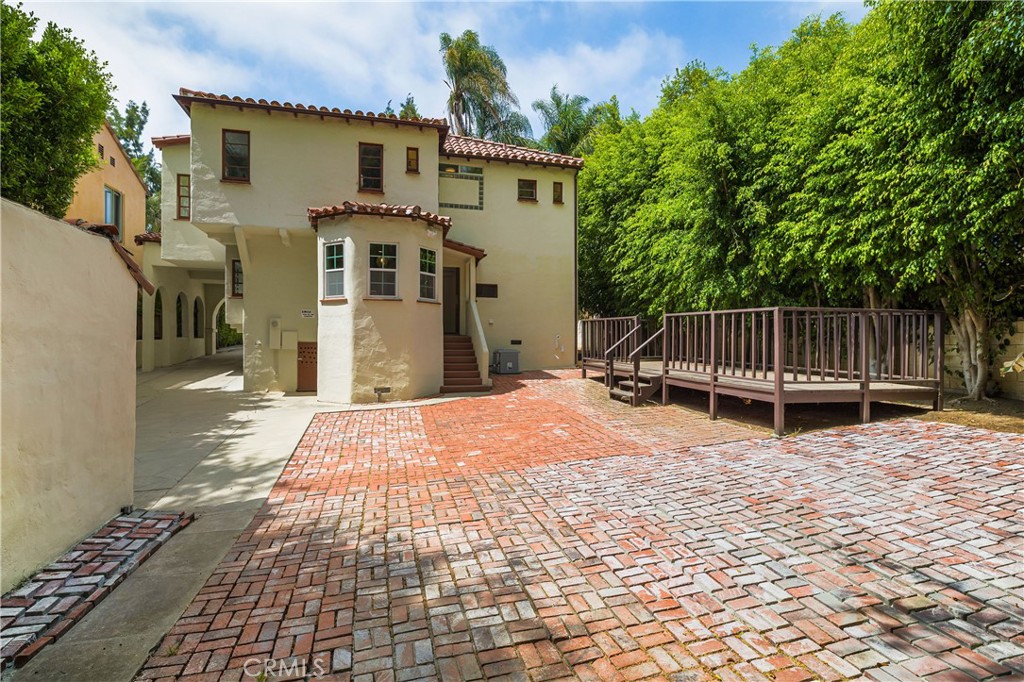 10452 Lindbrook Drive