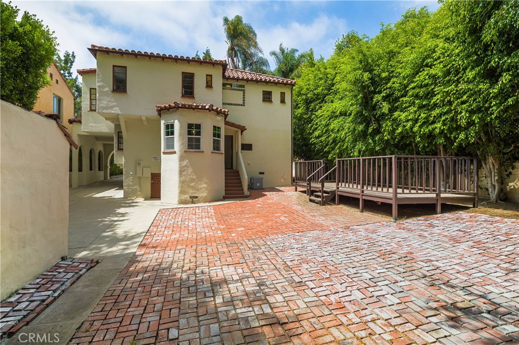 10452 Lindbrook Drive