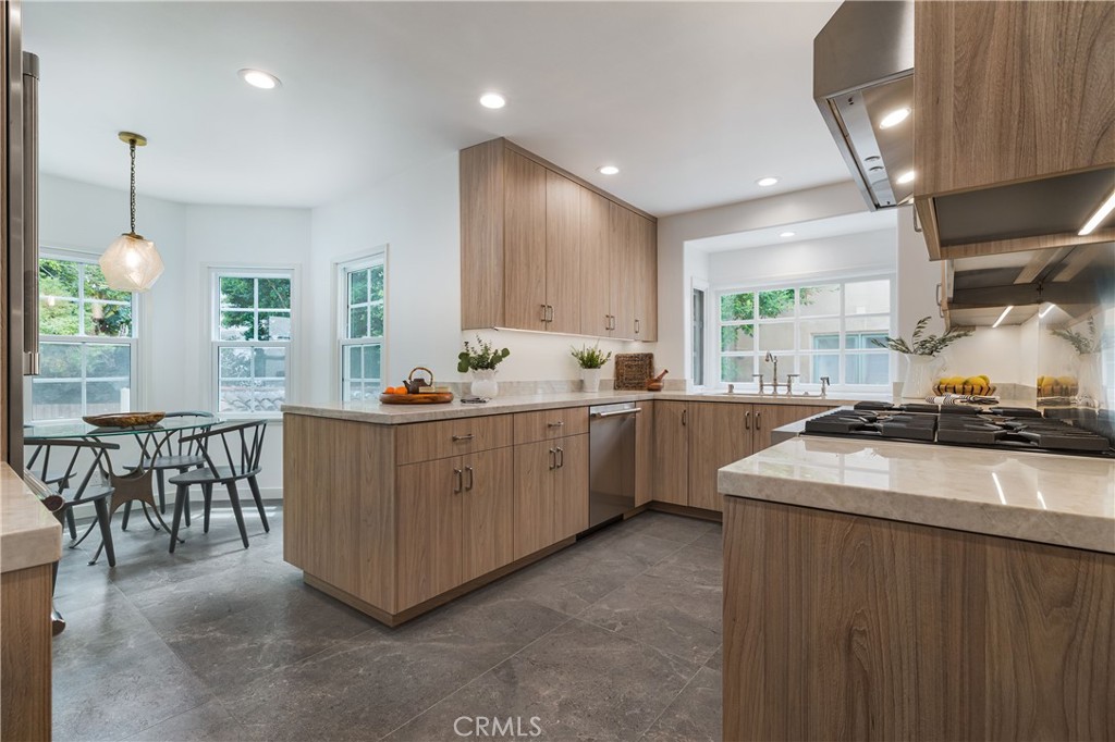 10452 Lindbrook Drive