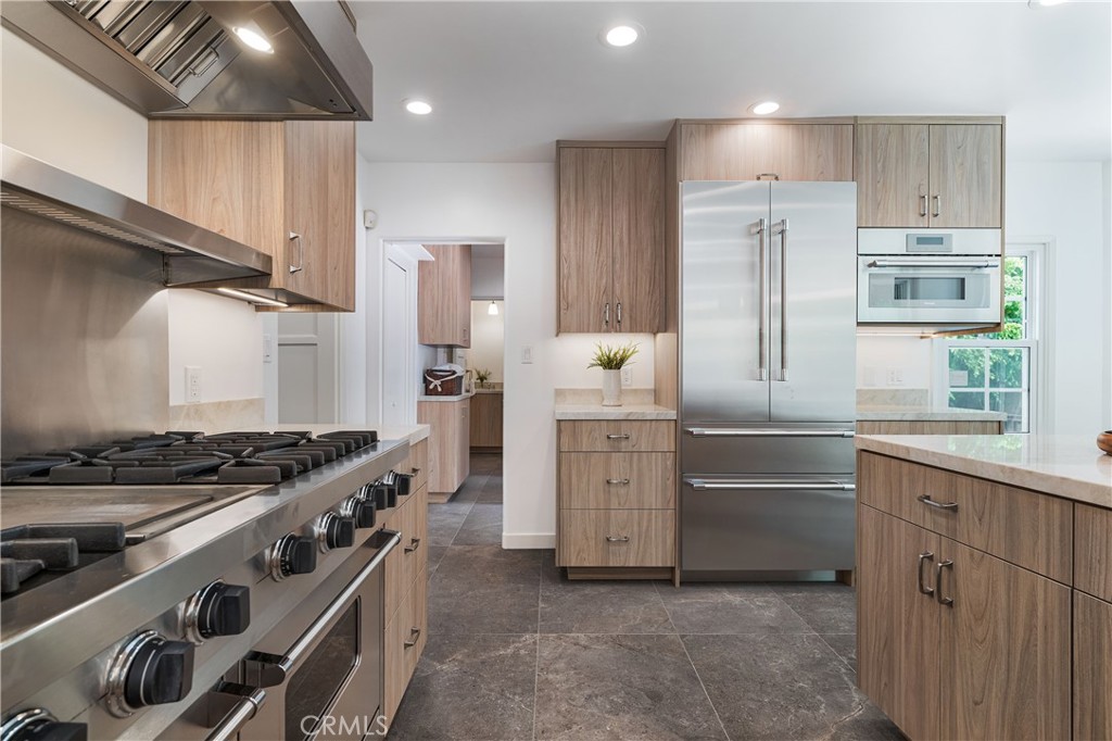 10452 Lindbrook Drive