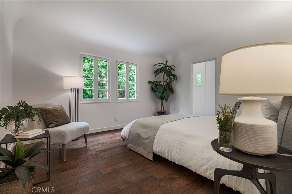 10452 Lindbrook Drive