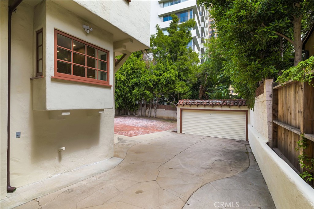 10452 Lindbrook Drive