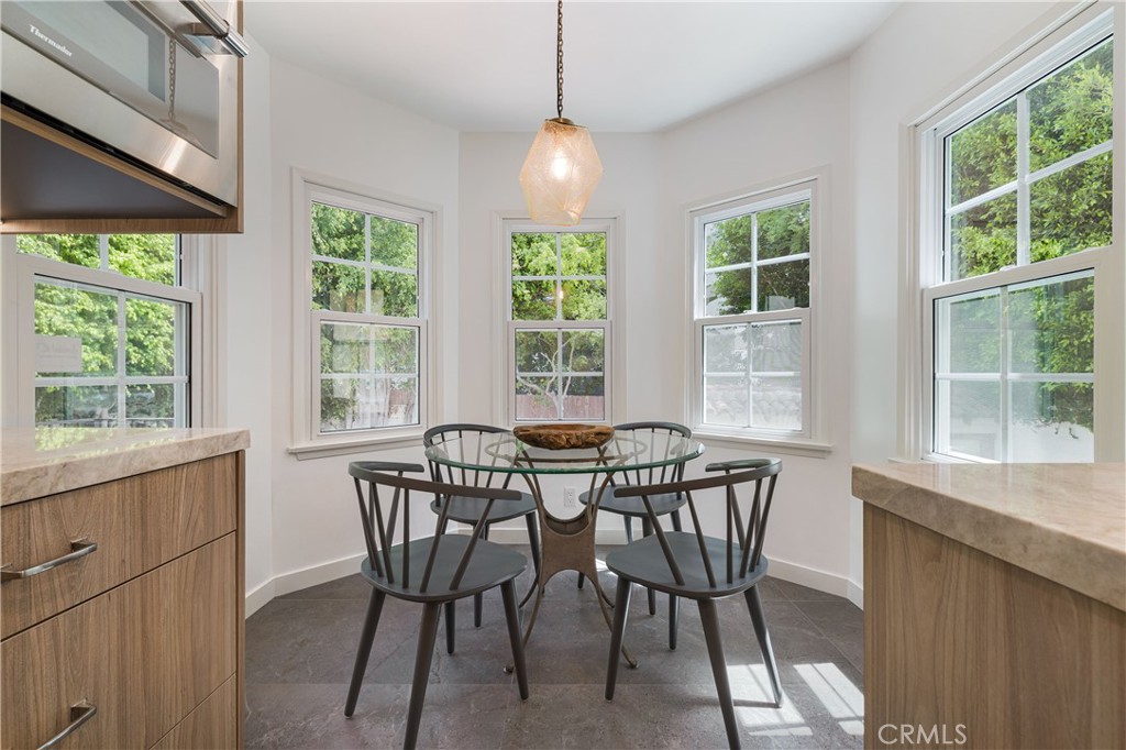 10452 Lindbrook Drive