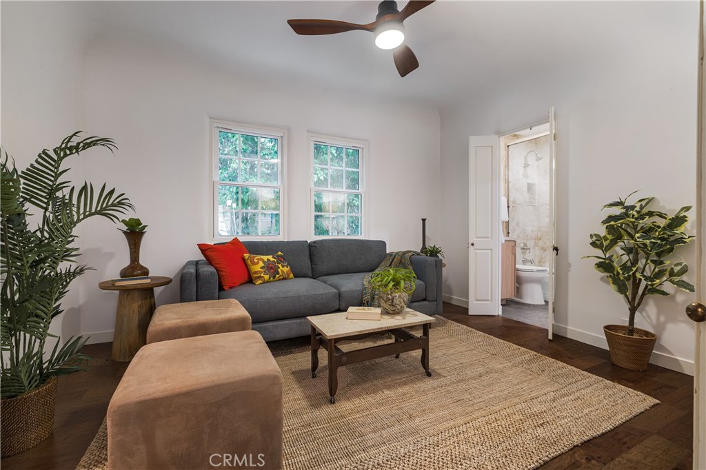 10452 Lindbrook Drive