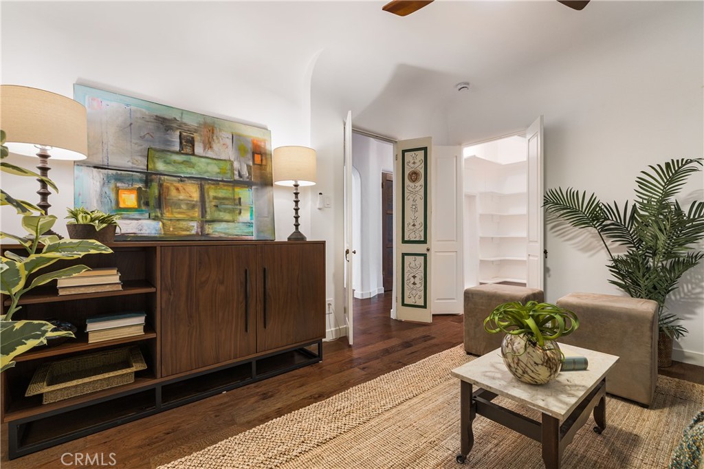 10452 Lindbrook Drive