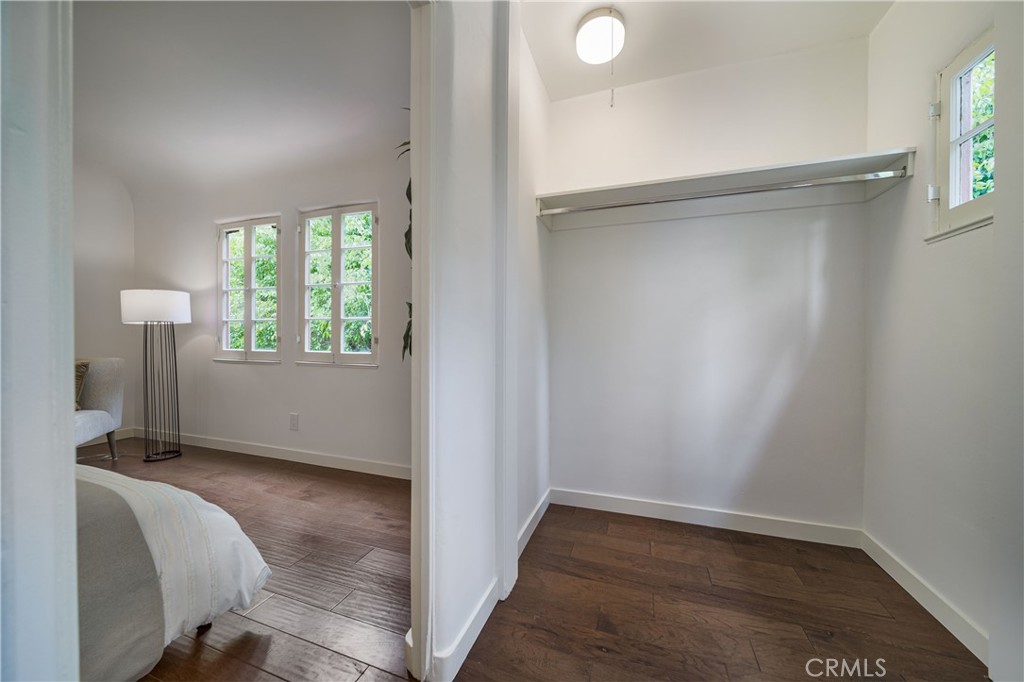 10452 Lindbrook Drive