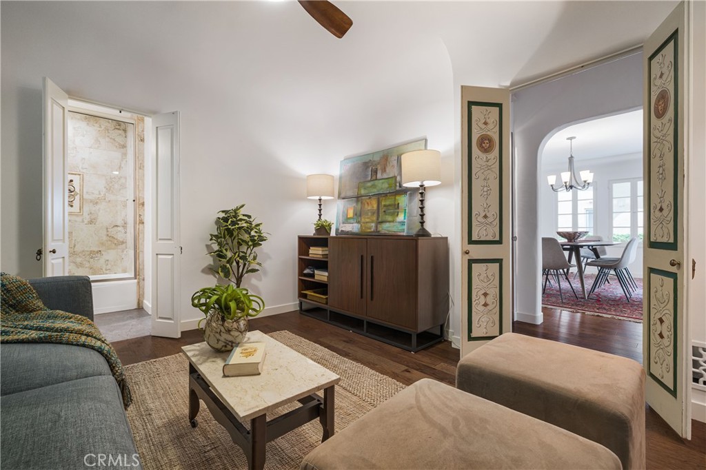 10452 Lindbrook Drive