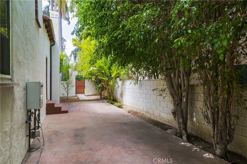 10452 Lindbrook Drive