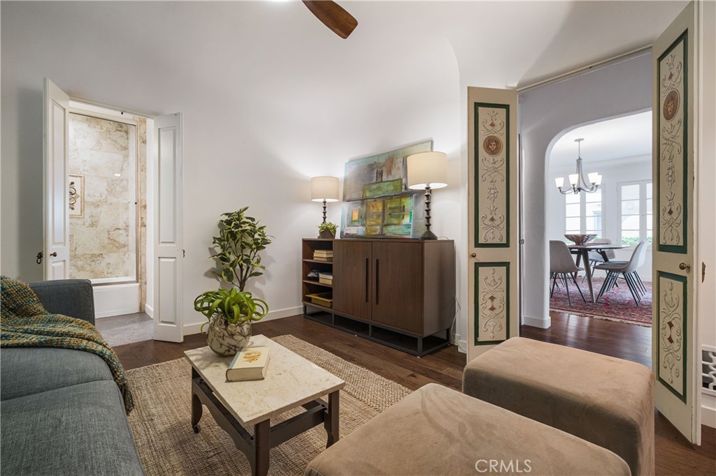 10452 Lindbrook Drive