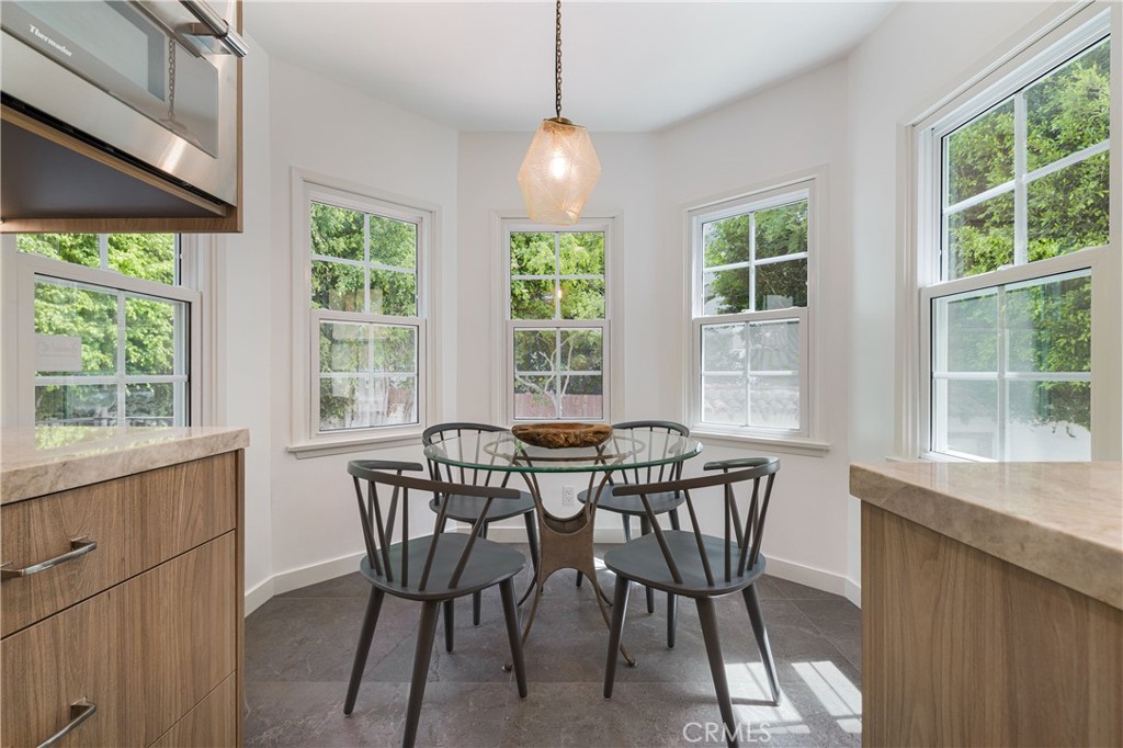 10452 Lindbrook Drive