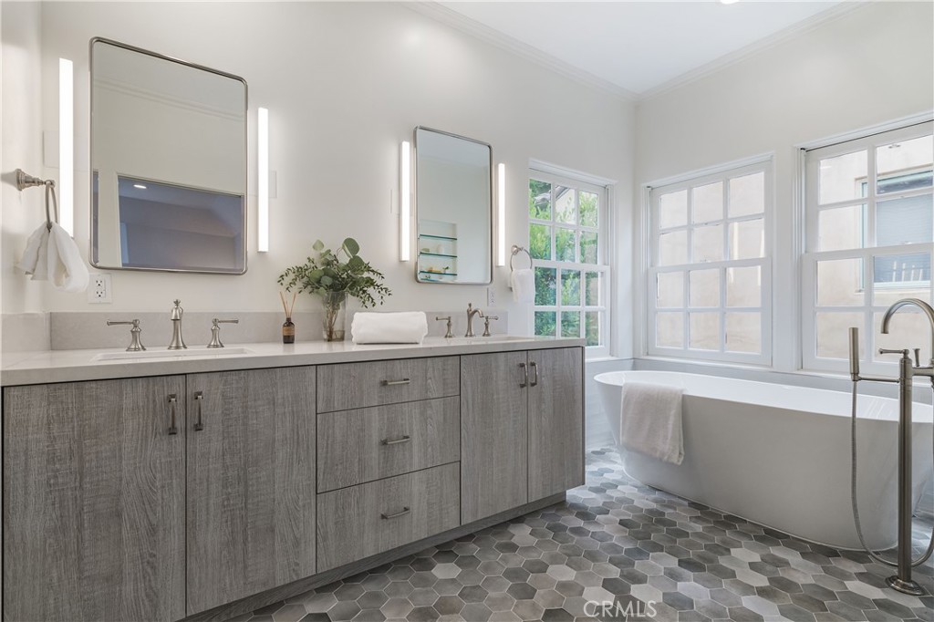 10452 Lindbrook Drive