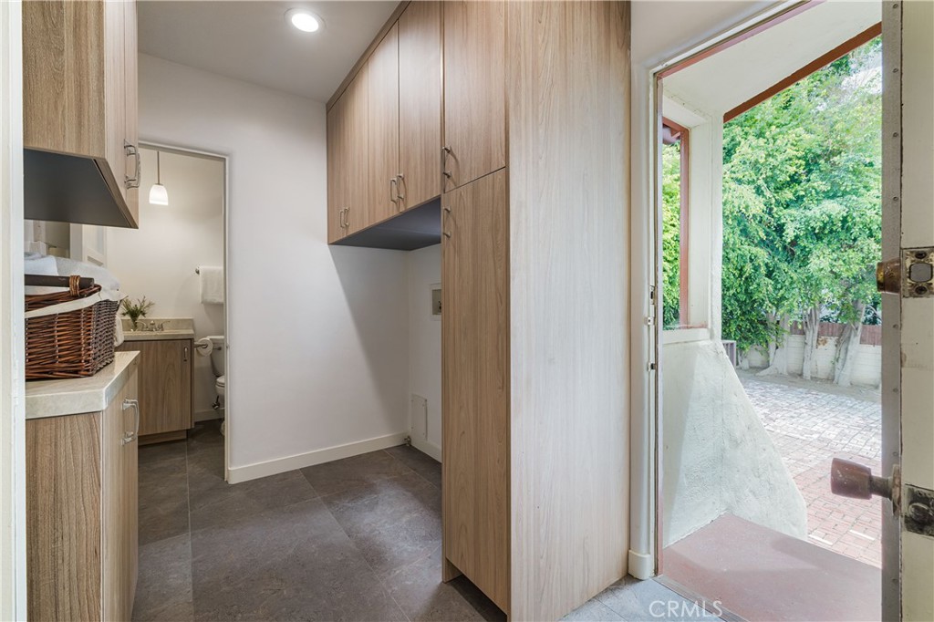 10452 Lindbrook Drive