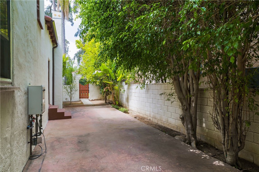 10452 Lindbrook Drive