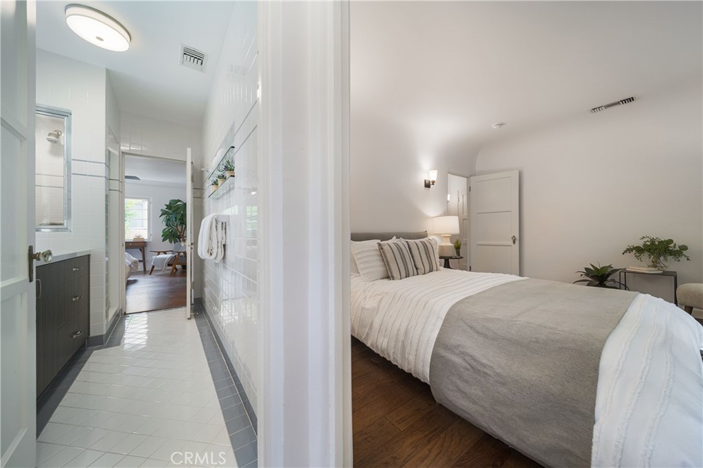 10452 Lindbrook Drive