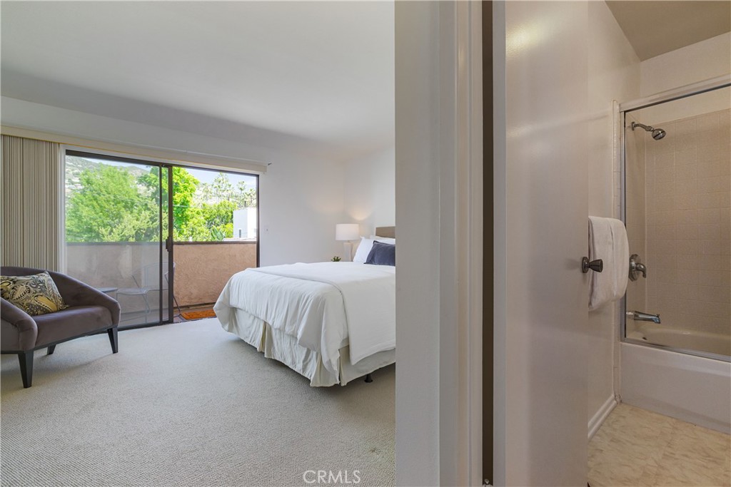 1137 N Maryland Avenue 5