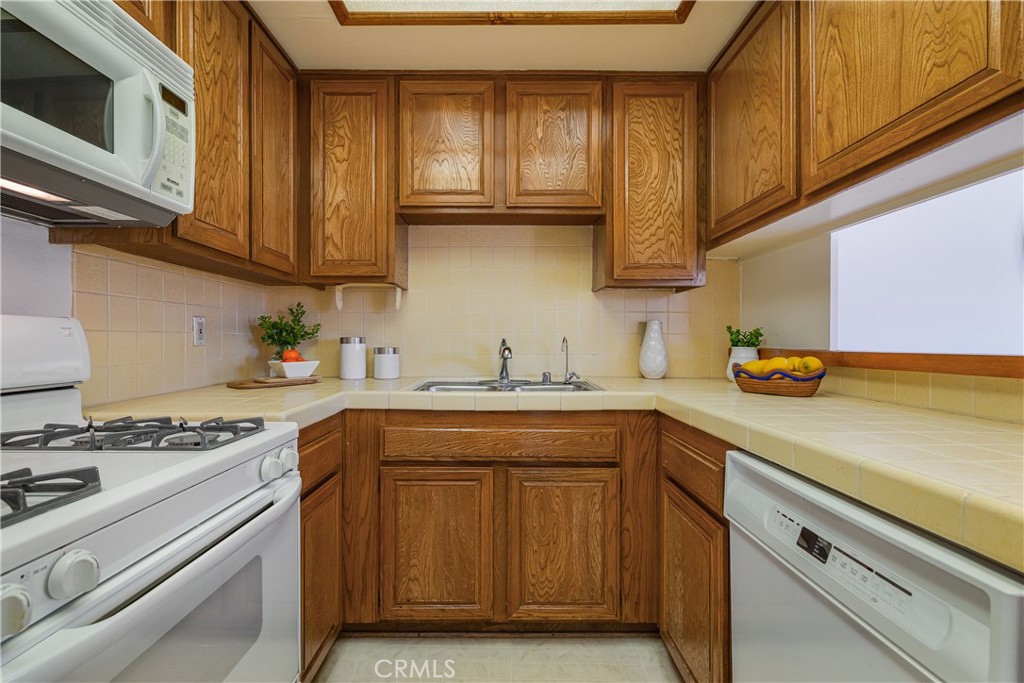 1137 N Maryland Avenue 5