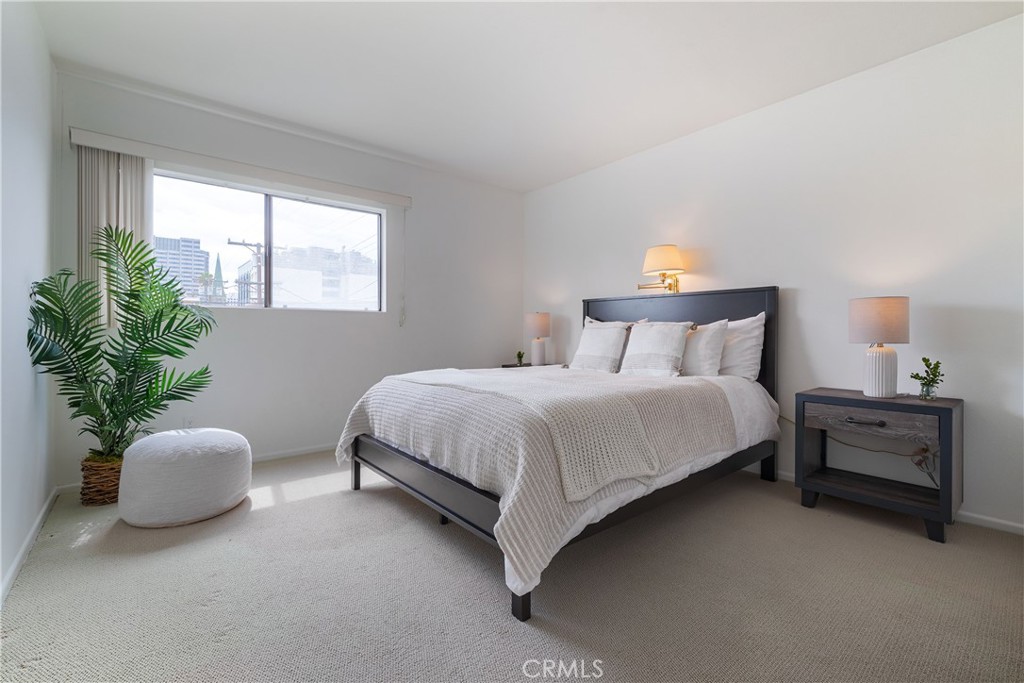 1137 N Maryland Avenue 5