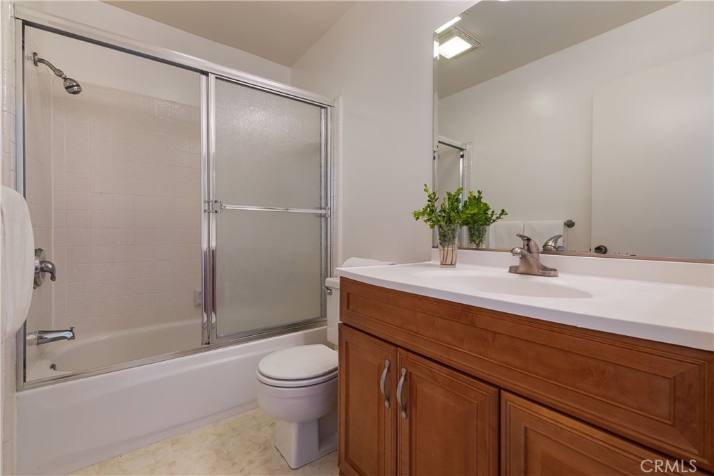 1137 N Maryland Avenue 5