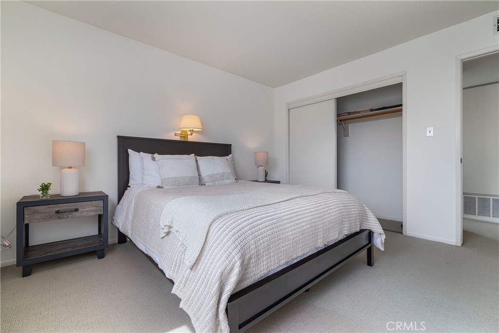 1137 N Maryland Avenue 5