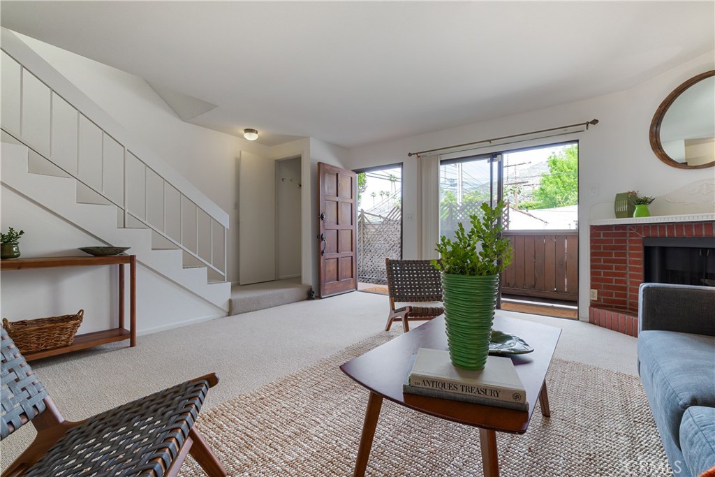 1137 N Maryland Avenue 5