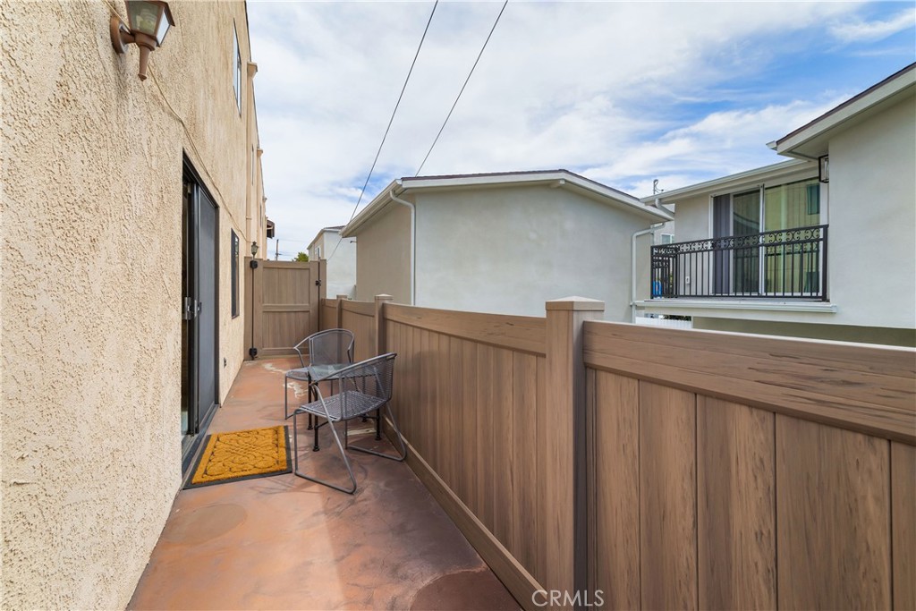 1137 N Maryland Avenue 5