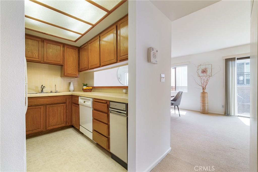 1137 N Maryland Avenue 5