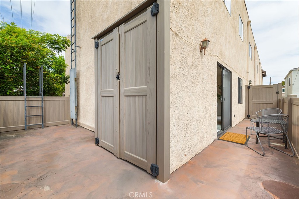 1137 N Maryland Avenue 5