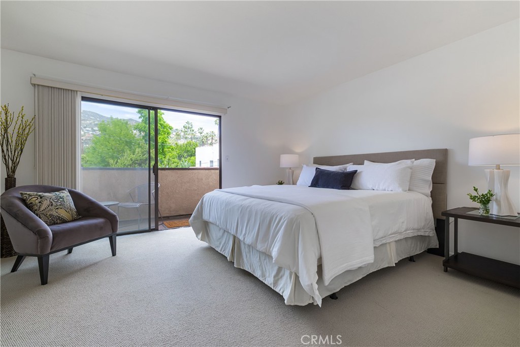 1137 N Maryland Avenue 5