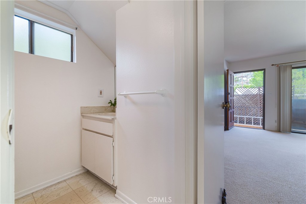 1137 N Maryland Avenue 5