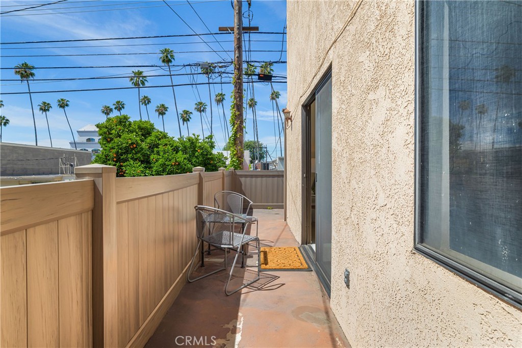 1137 N Maryland Avenue 5