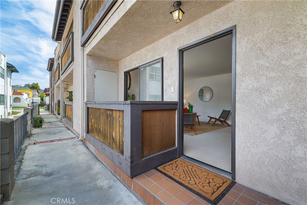 1137 N Maryland Avenue 5