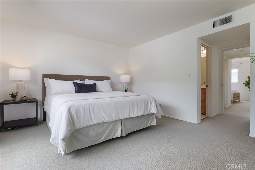 1137 N Maryland Avenue 5