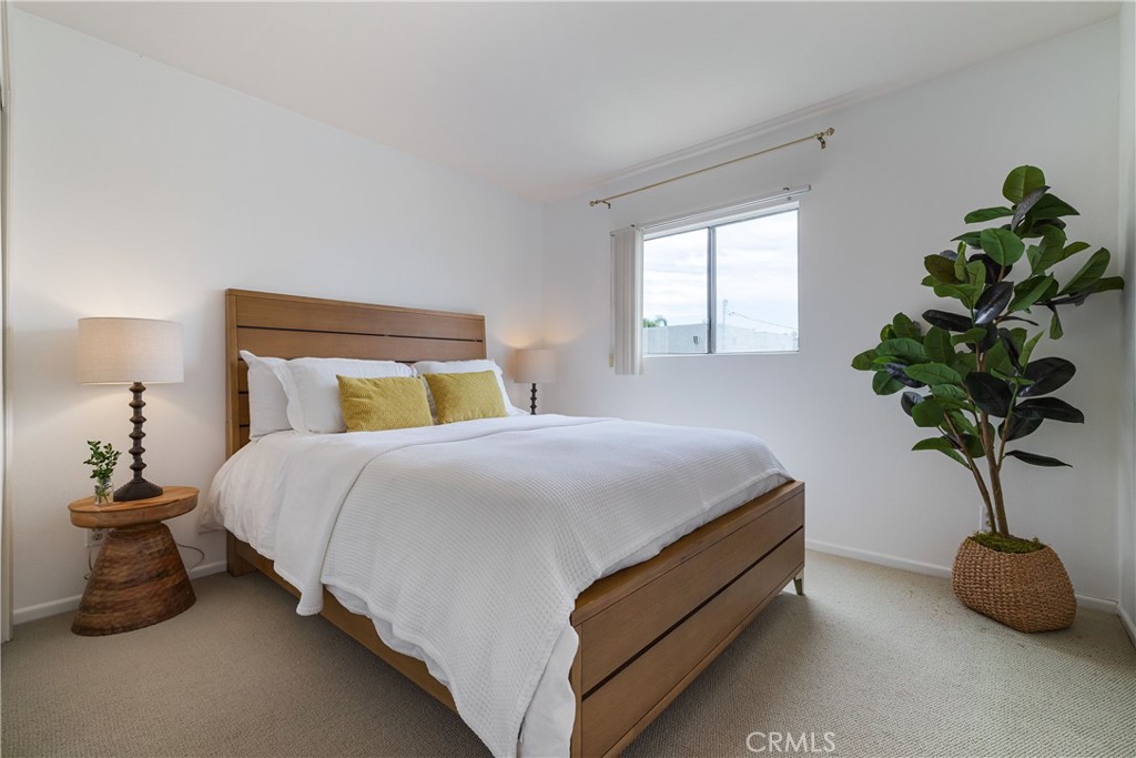 1137 N Maryland Avenue 5