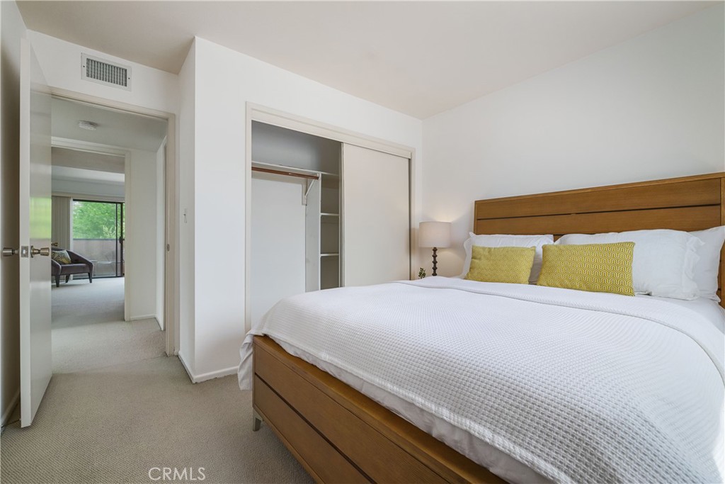 1137 N Maryland Avenue 5