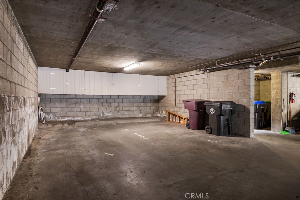 1137 N Maryland Avenue 5