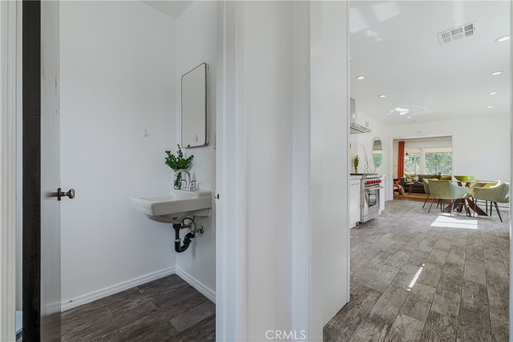 3550 La Crescenta Avenue