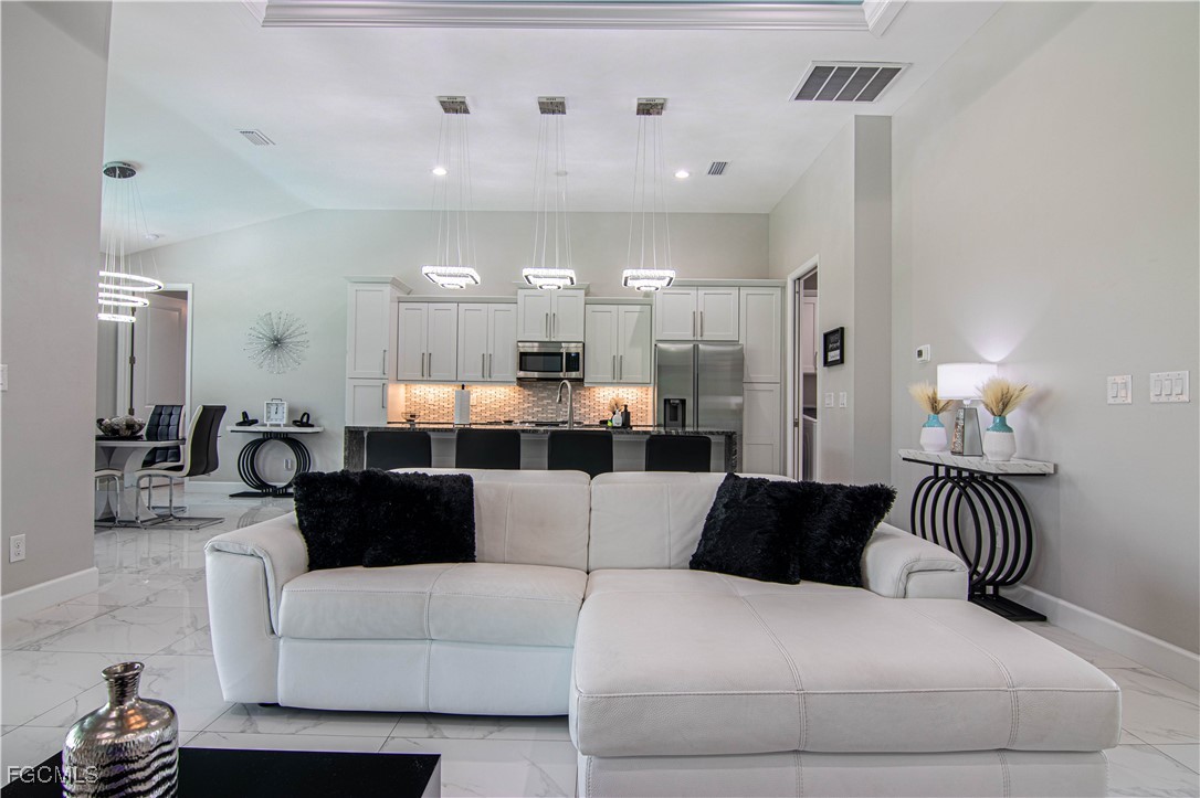 1833 SW 11th TER
