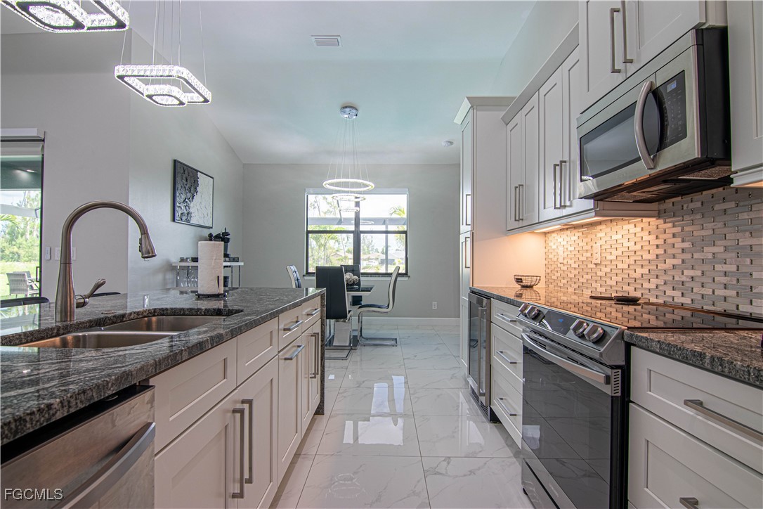 1833 SW 11th TER