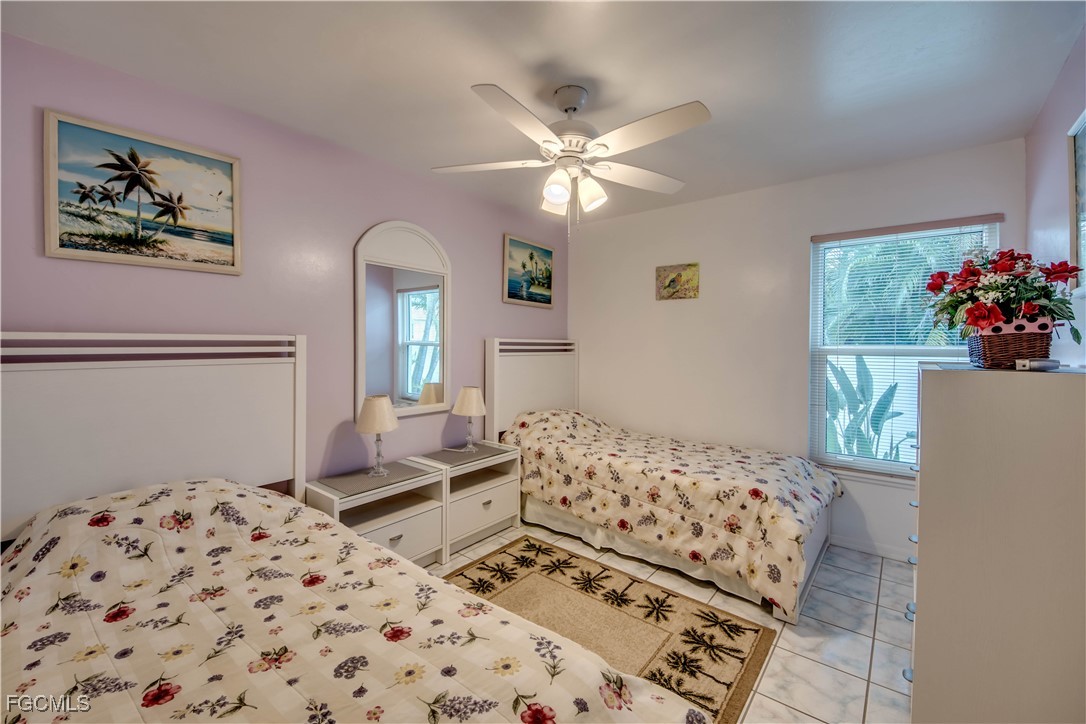 4406 SW 25th AVE
