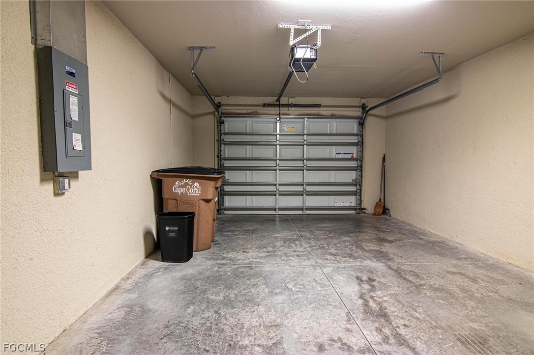 723 SW 40th TER