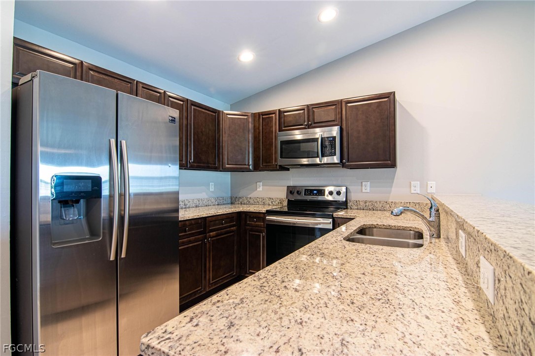 723 SW 40th TER