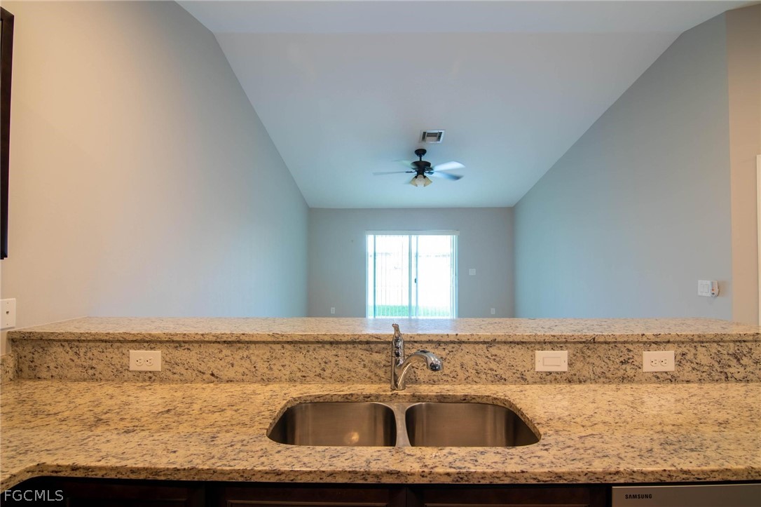 723 SW 40th TER
