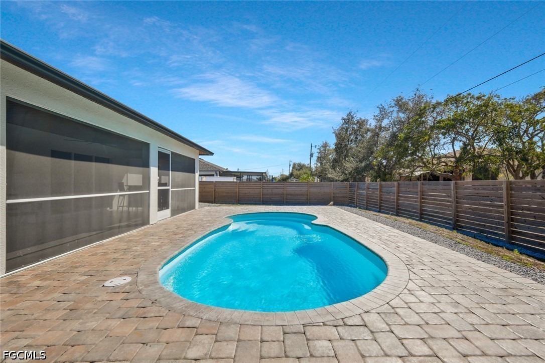 2200 NE 9th AVE
