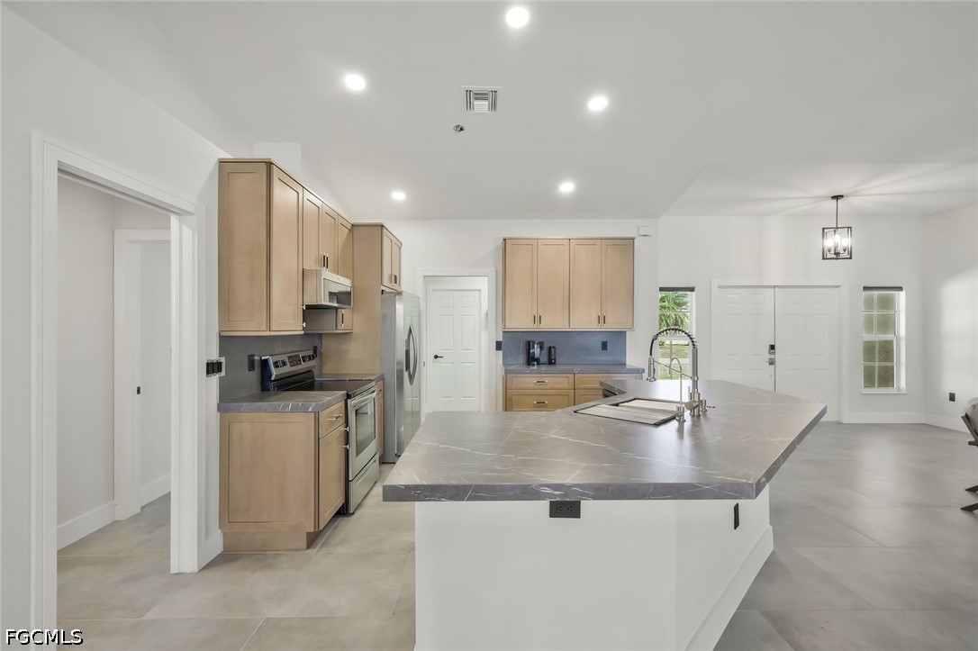 2200 NE 9th AVE