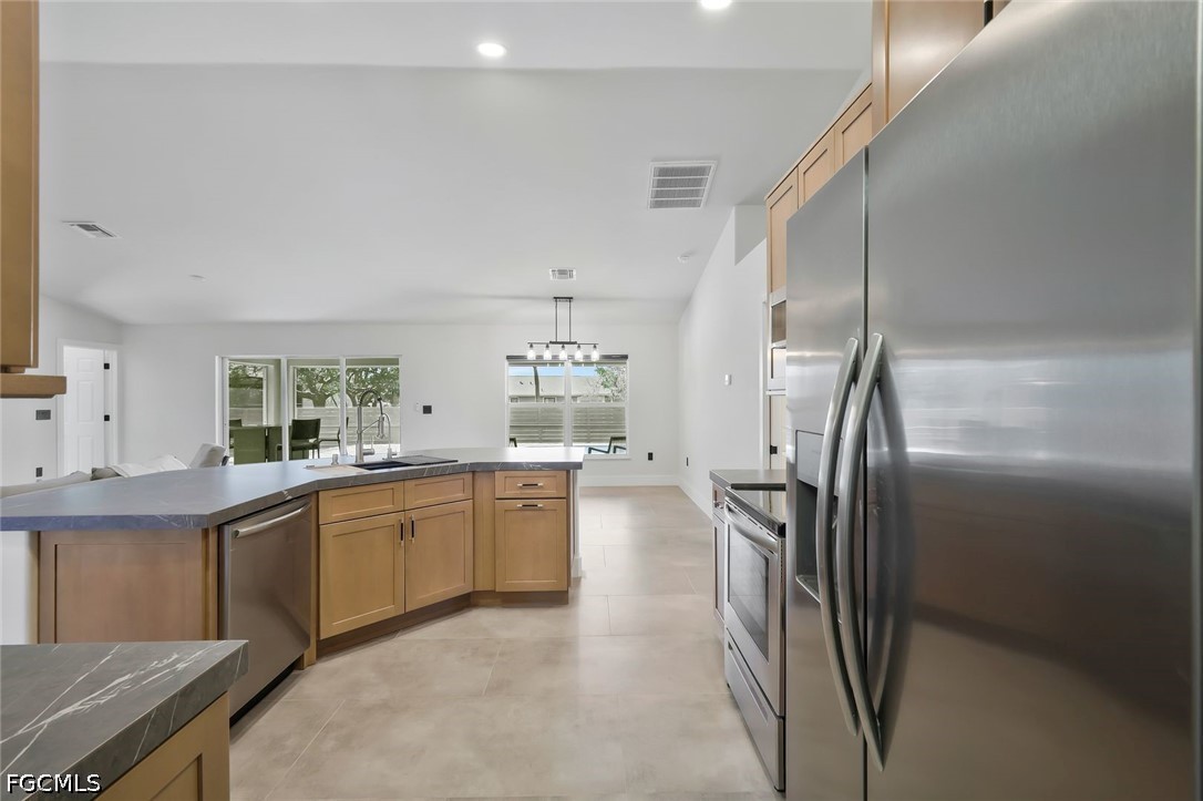 2200 NE 9th AVE