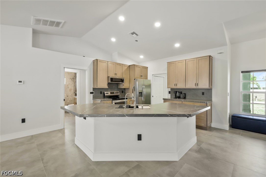 2200 NE 9th AVE