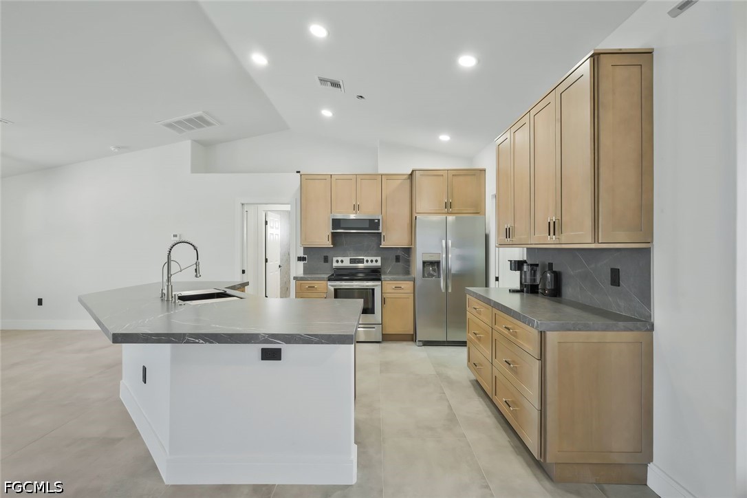 2200 NE 9th AVE