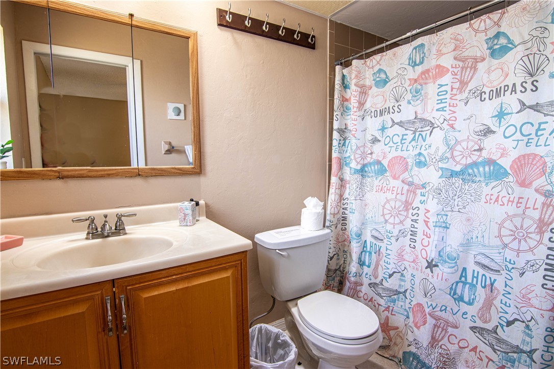 704 SE 11th PL