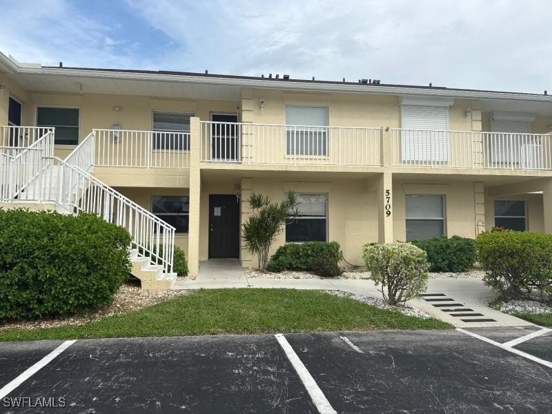 5709 Foxlake DR Apt 2