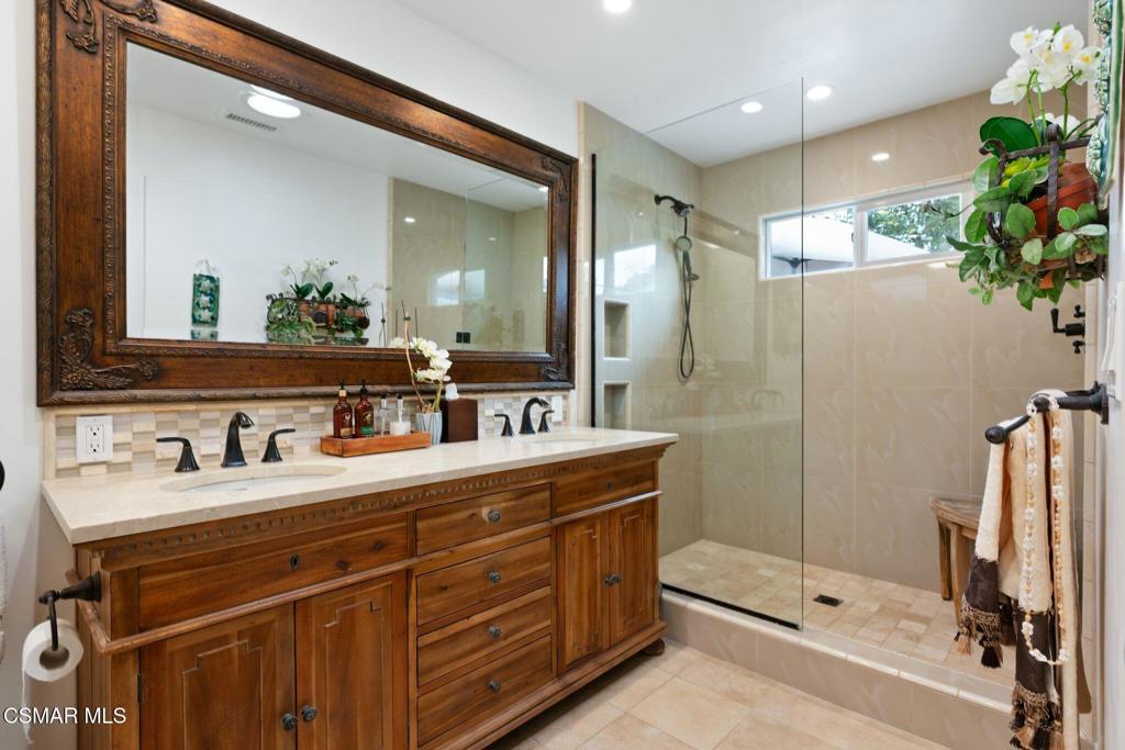 6477 Tamarind Street